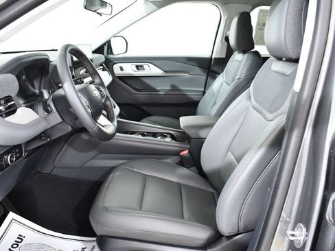 New 2026 Ford Explorer Active AWD/4WD image 6