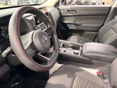 Used 2025 Nissan Pathfinder S AWD/4WD image 26