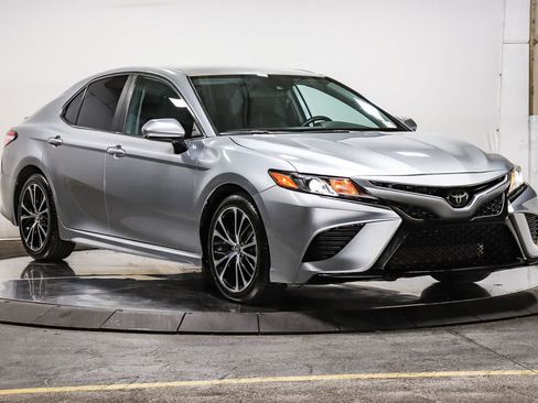 Certified 2020 Toyota Camry SE FWD image 5