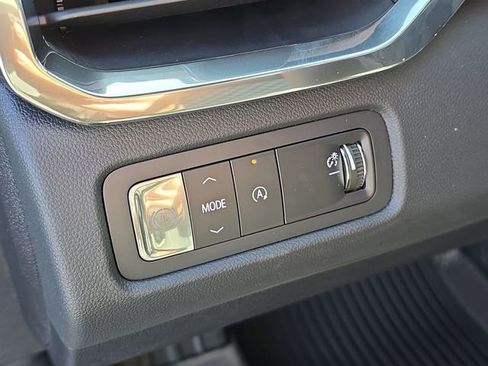 Used 2025 GMC Acadia Denali w/ Super Cruise Package image 18