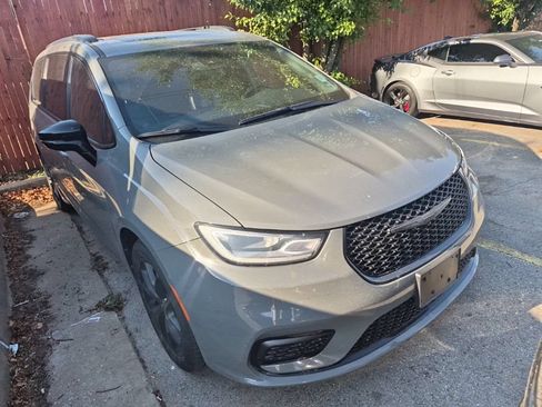 Used 2025 Chrysler Pacifica Limited FWD image 22