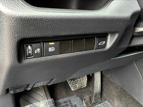 Certified 2022 Toyota RAV4 XLE image 32