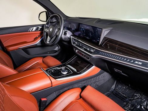 Used 2024 BMW X5 xDrive40i w/ Executive Package image 14