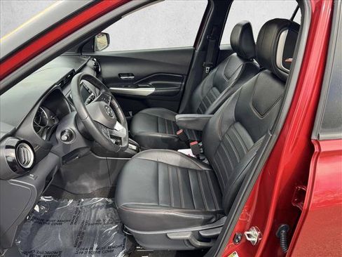 Used 2019 Nissan Kicks SR w/ SR Premium Package image 10