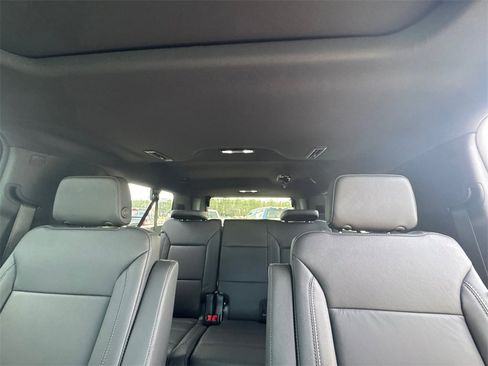 New 2026 Chevrolet Suburban Z71 image 28