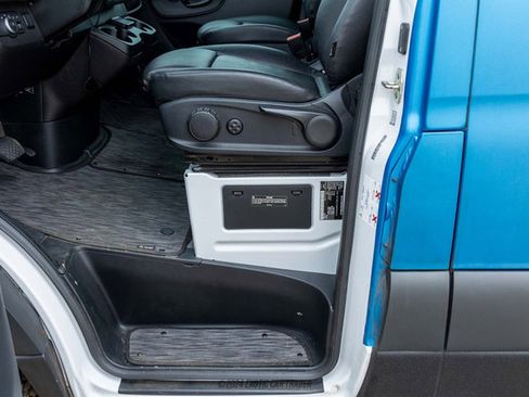 Used 2021 Mercedes-Benz Sprinter 2500 image 38