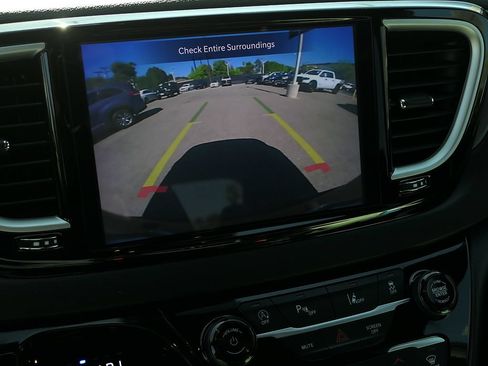 Used 2025 Chrysler Voyager LX FWD image 18