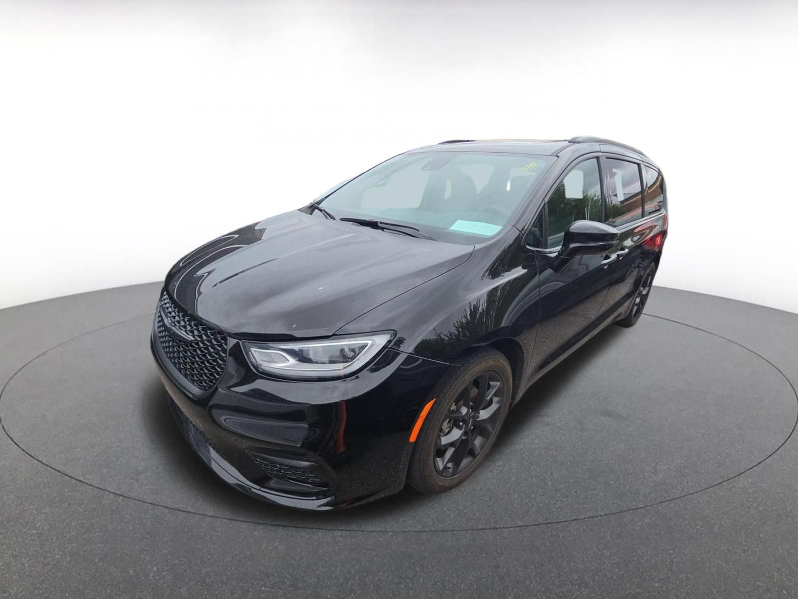 Used 2025 Chrysler Pacifica Limited FWD image 2