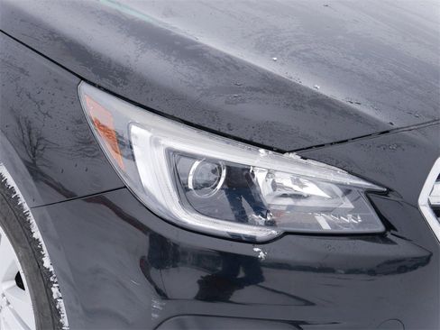 Used 2019 Subaru Outback 2.5i Premium image 11