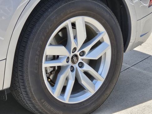 Certified 2022 Audi Q5 2.0T Premium w/ Convenience Package AWD/4WD image 9
