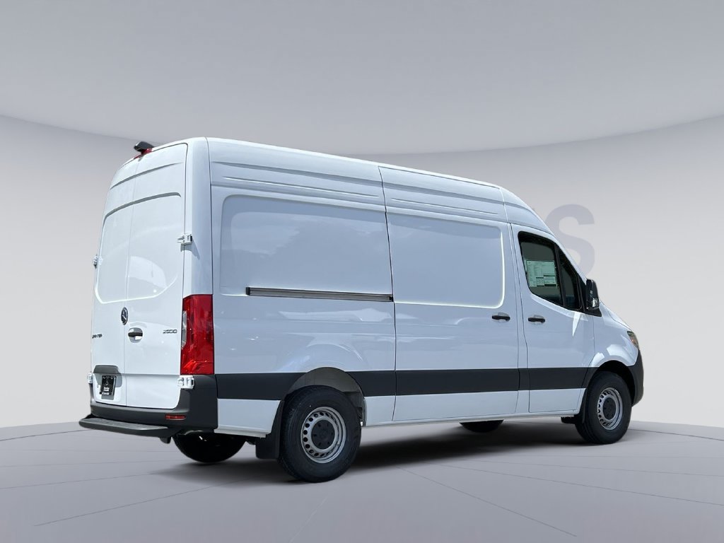 Used 2025 Mercedes-Benz Sprinter 2500 image 5