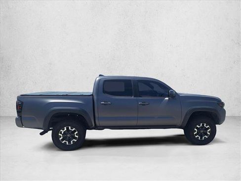 Used 2017 Toyota Tacoma TRD Off-Road RWD image 4