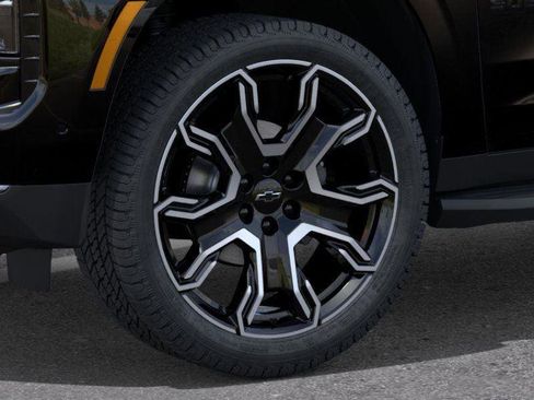 New 2026 Chevrolet Suburban RST w/ RST Capability Package AWD/4WD image 9