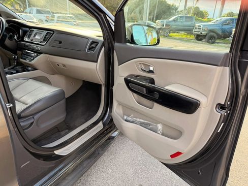 Used 2016 Kia Sedona EX FWD image 24