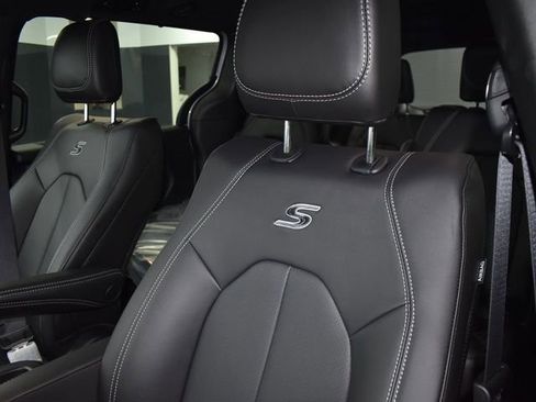 New 2026 Chrysler Pacifica Select image 18