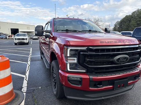Used 2022 Ford F250 Lariat w/ Black Appearance Package image 3