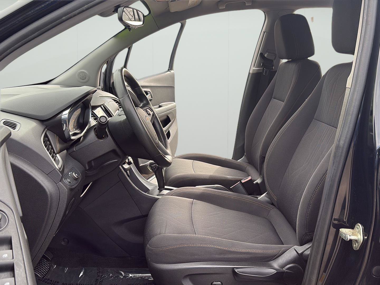 Used 2020 Chevrolet Trax LT FWD image 18