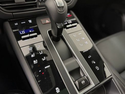 New 2026 Porsche Macan AWD/4WD image 24