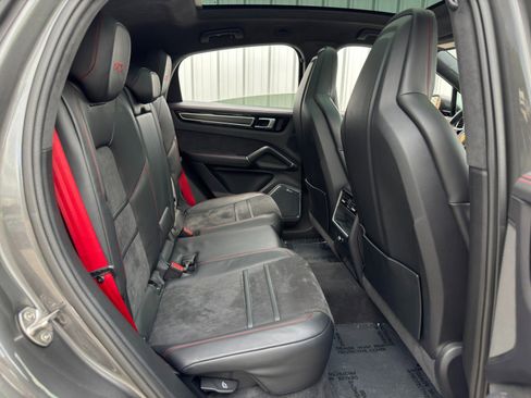 Used 2022 Porsche Cayenne GTS w/ Premium Package image 43