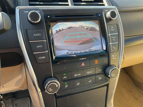 Used 2016 Toyota Camry LE image 12