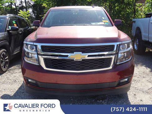 Used 2017 Chevrolet Suburban LT w/ Luxury Package RWD image 2