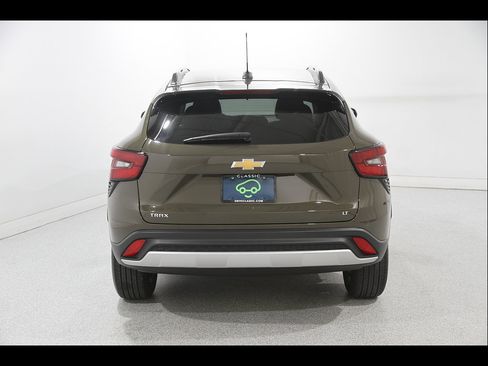 Used 2024 Chevrolet Trax LT w/ LT Convenience Package FWD image 19