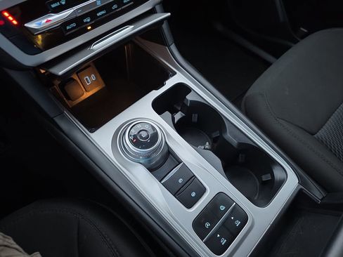 Certified 2024 Ford Explorer XLT image 28