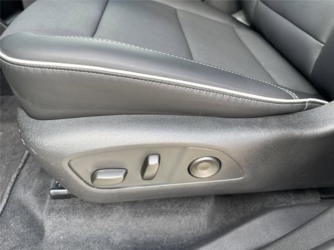 Used 2026 Buick Enclave Preferred FWD image 12