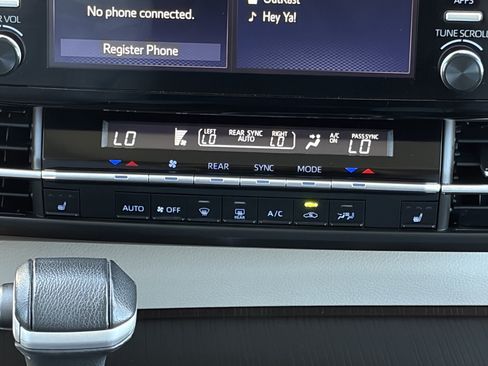 Certified 2024 Toyota Sienna XLE FWD image 15