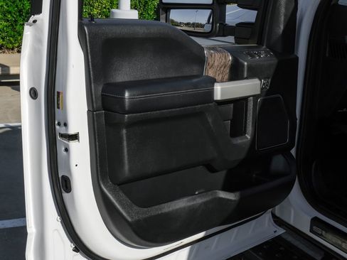 Used 2019 Ford F250 Lariat w/ Lariat Ultimate Package image 45