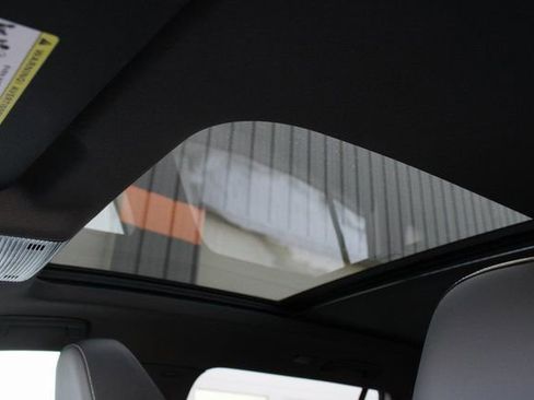 New 2026 Volkswagen Tiguan SE R-Line FWD image 5