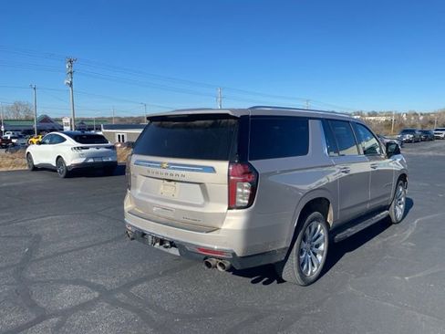Used 2021 Chevrolet Suburban Premier w/ Premium Package image 5