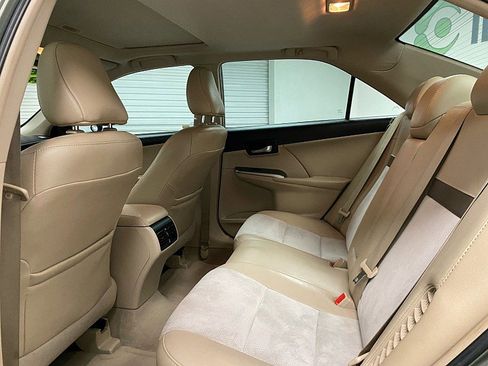 Used 2012 Toyota Camry XLE w/ Leather Pkg image 11