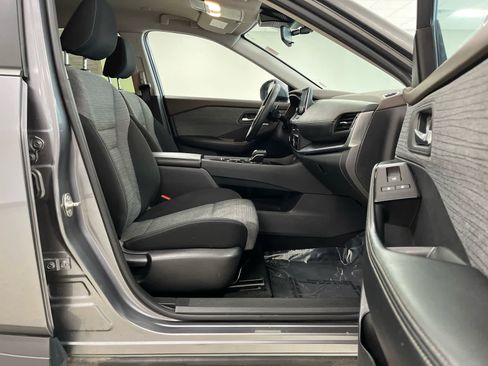 Used 2023 Nissan Rogue SV image 17