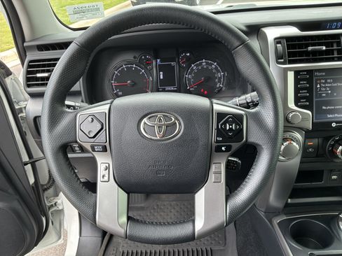 Used 2022 Toyota 4Runner SR5 Premium AWD/4WD image 18
