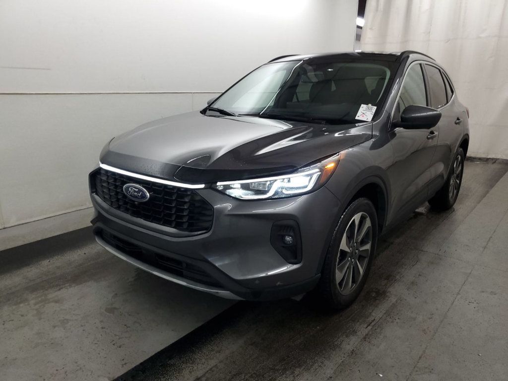 Certified 2024 Ford Escape Platinum w/ Class II Trailer Tow Package AWD/4WD image 1