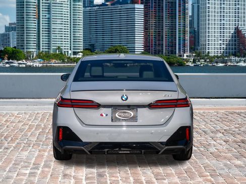 Used 2025 BMW 530i 530i w/ M Sport Package image 6