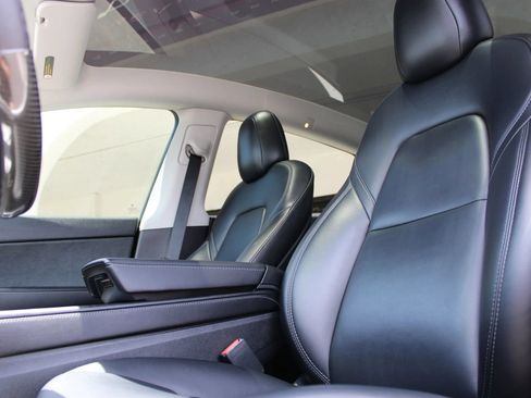 Used 2021 Tesla Model Y Long Range AWD/4WD image 8