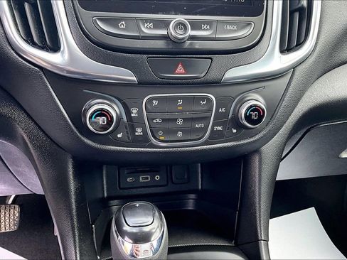 Used 2020 Chevrolet Equinox LT image 29
