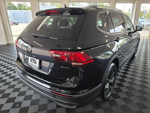 Used 2024 Volkswagen Tiguan SE w/ MDO Package, Two-Row AWD/4WD image 3