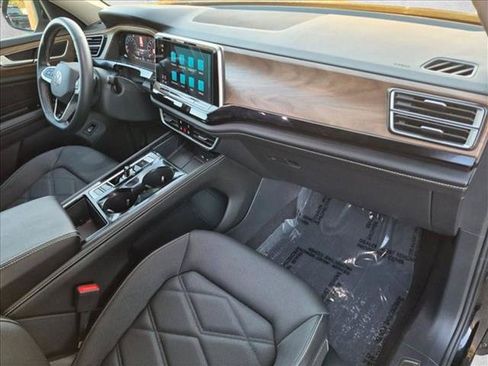 Used 2024 Volkswagen Atlas SE FWD image 20