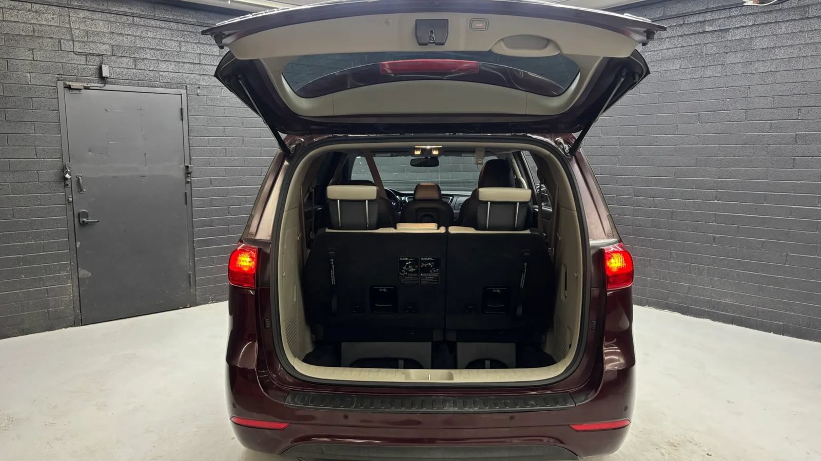 Used 2018 Kia Sedona EX FWD image 14