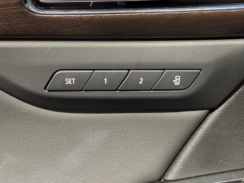 Used 2023 Buick Envision Avenir AWD/4WD image 21