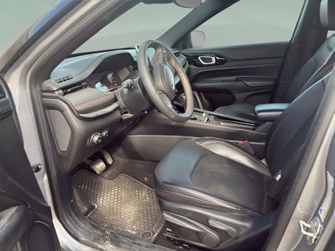 Used 2024 Jeep Compass Trailhawk image 16