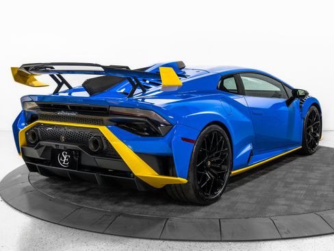 Used 2022 Lamborghini Huracan STO RWD image 8