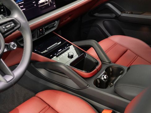 Used 2026 Porsche Cayenne S image 14