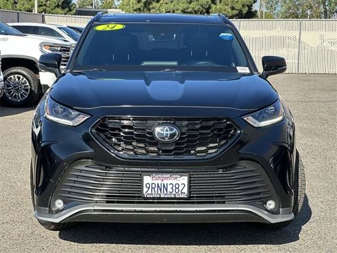 Used 2024 Toyota Highlander XSE image 2