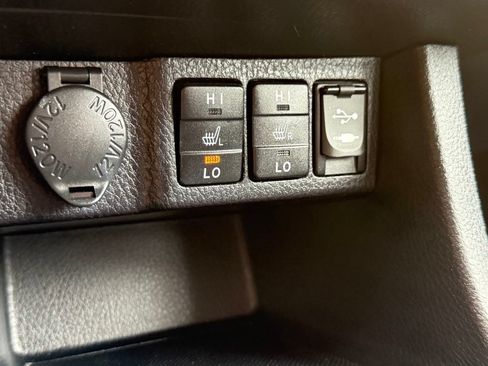 Used 2018 Toyota Corolla XLE FWD image 26