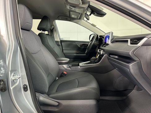 Used 2025 Toyota RAV4 LE image 28