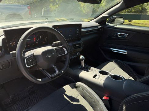 Used 2025 Ford Mustang EcoBoost image 9